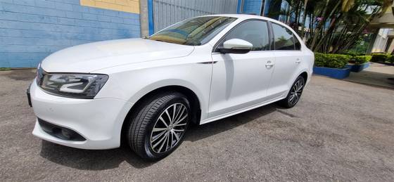 VOLKSWAGEN JETTA 2.0 TSI HIGHLINE 211CV GASOLINA 4P TIPTRONIC